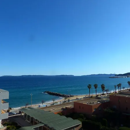Centre Avec Terrasse Et Ascenseur - Fr-1-308-173 Le Lavandou